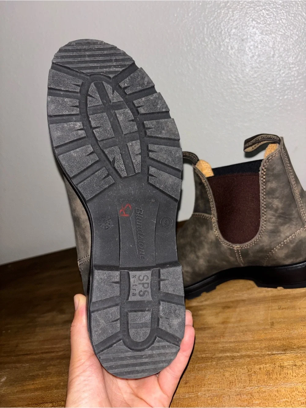 Blundstone 585 Classic men Chelsea Boots in Rustic Brown worn once